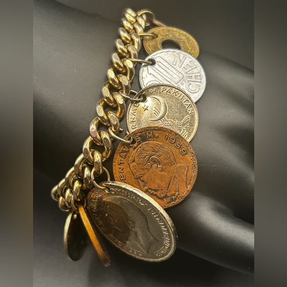 Vintage World Coin Charm Bracelet - Picture 14 of 16
